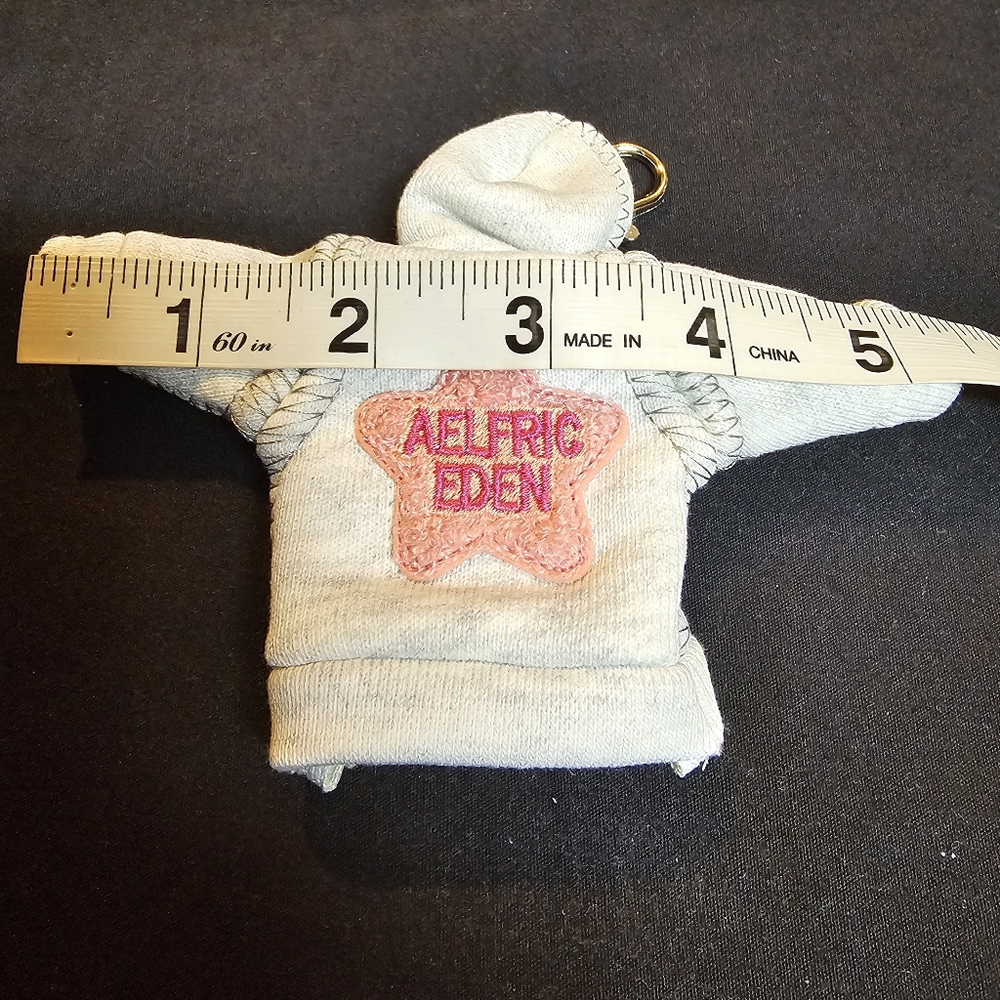 (UNISEX) AELFRIC EDEN HOODIE KEYCHAIN - Picture 5 of 6